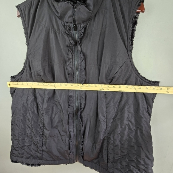 CJ BANKS Reversible Ruffle Zip Vest Faux Fur Black Women Sz 3X Neutral Layering - Picture 12 of 13